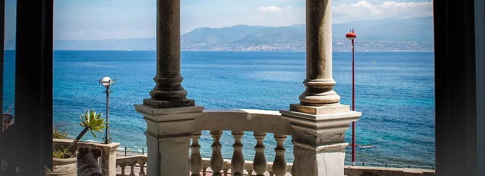 Town House Messina Paradiso Couette-café