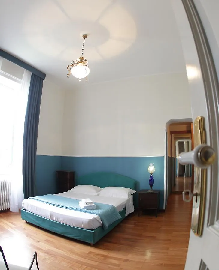 Town House Messina Paradiso Couette-café